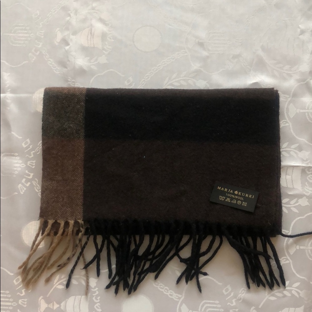 Wool scarf